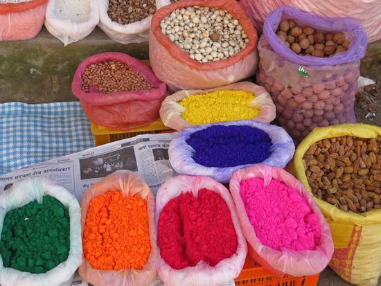 ... vielen Geschäften, die hauptsächlich landwirtschaftliche Produkte verkaufen.