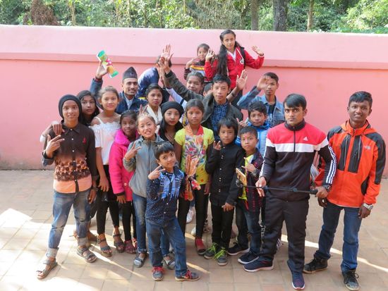 ... die sich dann - natürlich - auch gerne zu einem Foto aufstellt.