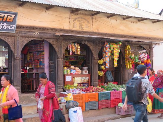 ... bunte Geschäfte ...