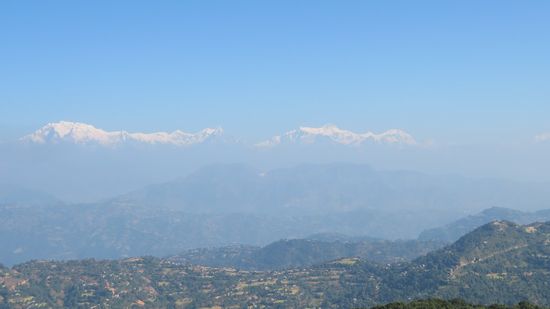 Links müßte - ohne Gewähr - der Annapurna I sein ...