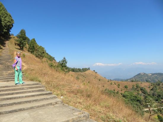 Abstieg über viele Treppen zum Dorf ...