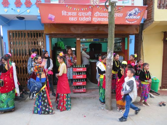 ... und in Kostümen getanzt ...