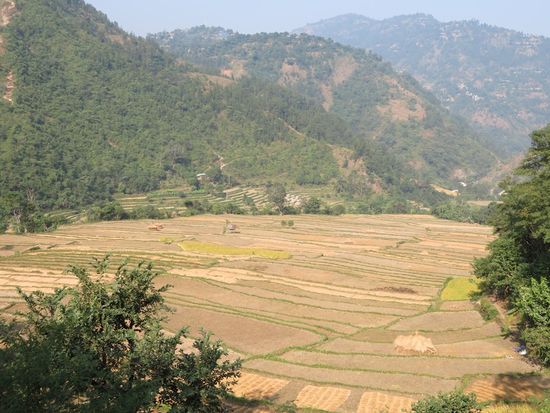 ... durch eine zweifellos beeindruckende Bergwelt über schlechte, staubige, ungesicherte Straßen ...