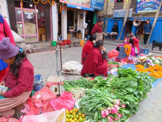 Dazwischen wird überall etwas verkauft.