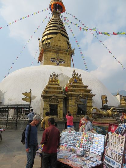In Verhandlungen wegen tibetischer Flaggen.
