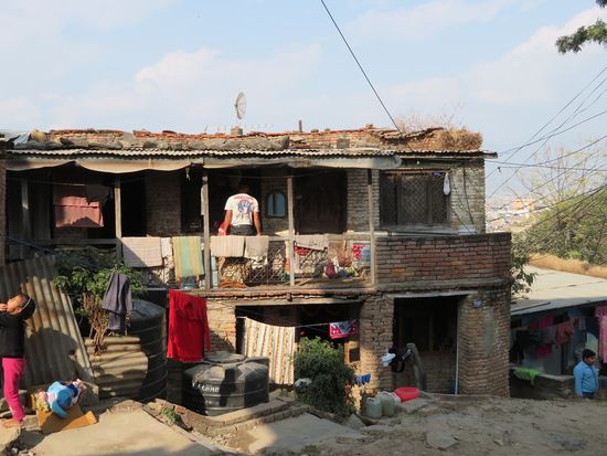 Zurück zum Hotel nach Thamel. Die äußeren Bezirke von Kathmandu sind eher ärmlich ...