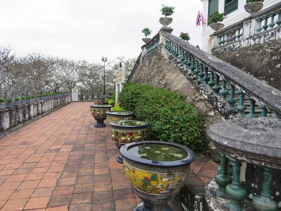 ... verwitterte alte Gebäude ...