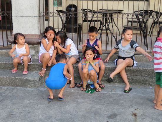 ... überall Kinder ...