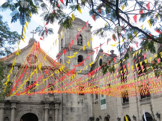 Wenige hundert Meter entfernt: die älteste Kirche der Philippinen, die Kirche San Agustin, die seit 1993 in der Weltkulturerbeliste der UNESCO steht.