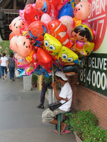 ... und abends dann Ballonverkäufer.