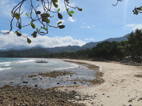 ... mit einsamen Buchten ...