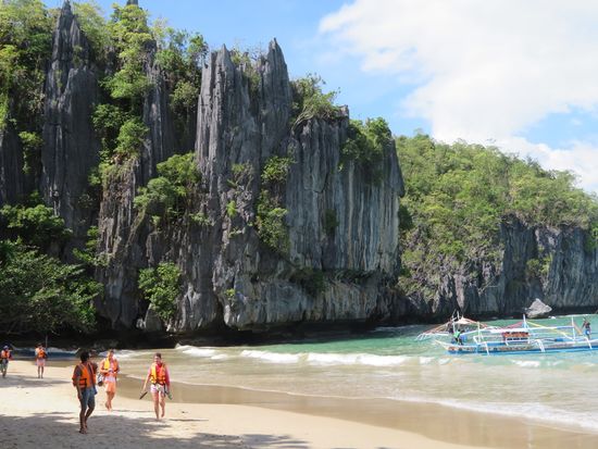 ... nach dem Lunch (nicht schlecht) wieder zurück in die Boote.