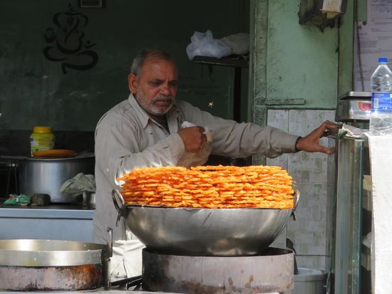 ... ein Leckerei-Verkäufer ...