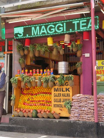 ... hier gibt's neben Orangensaft auch MAGGI ??? ...