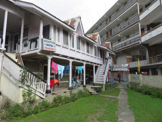 Das ist nur das Hotel "von hinten". Zimmer war sehr gut mit viel Ausblick.