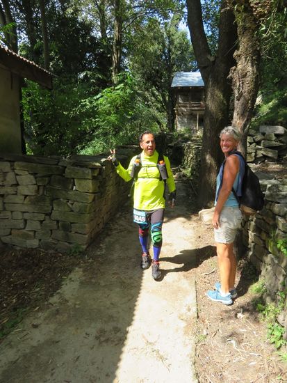 Da hat sich einer vom Osterfelder- Berglauf verlaufen. Startnummer 6049 ??? Gruß nach Garmisch.