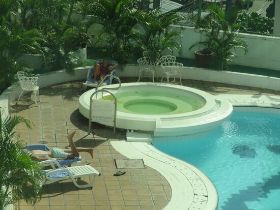 ... besser so. Wir gönnen uns 3 Tage im Sercotel Panama Princess mitten in der Stadt mit Pool und Frühstücksbuffet.