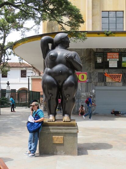 Skulturen des Künstlers Fernando Botero - überall in der Stadt ...