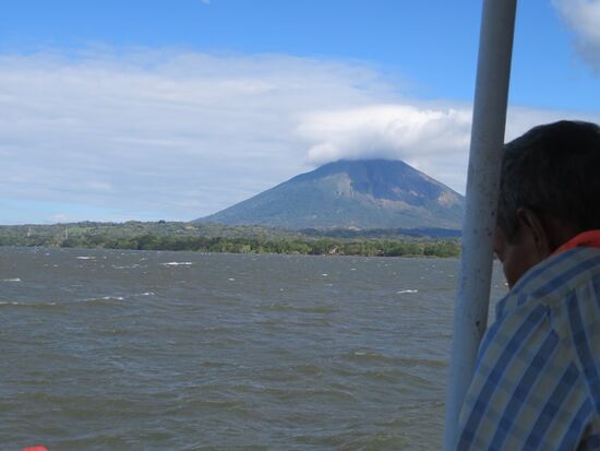 Der erste Blick auf den  Vulkan Concepción ...