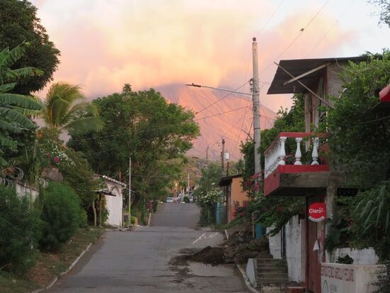 Der Vulkan ist immer präsent.