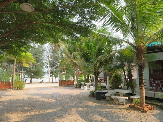 Sonst alles beim Alten. Die 5 Häuschen sind frisch renoviert ...