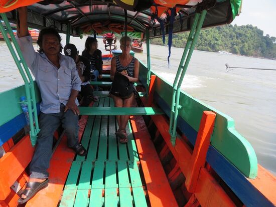 Dann fährt man mit einem anderen Boot wieder zurück. Man wartet natürlich ein "kleines Weilchen", bis das Boot voll ist ...