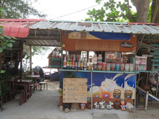 ... mit den üblichen Essensbuden.