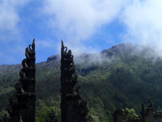 Sicht vom Tempel zum Mount Agung