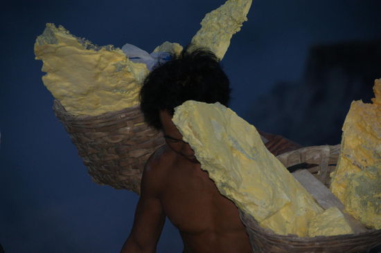 Ein Arbeiter beim Knochenjob