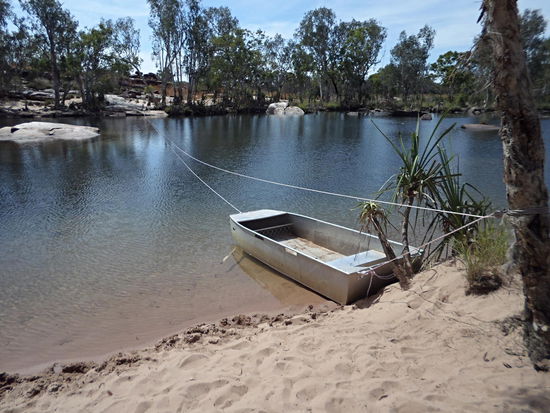 Weg zum Manning Gorge, mit dem Boot ging es über den Fluss da sich Krokodile darin befinden.