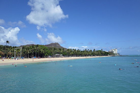 Im Hintergrund sieht man den Diamond Head