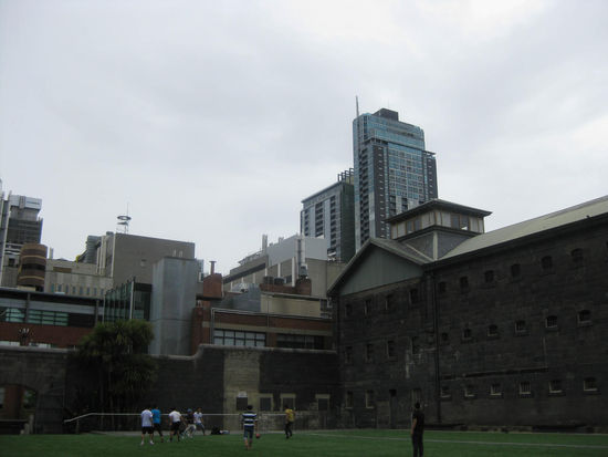 Heute wird auf dem ehemaligen Freigelände Fussball gespielt