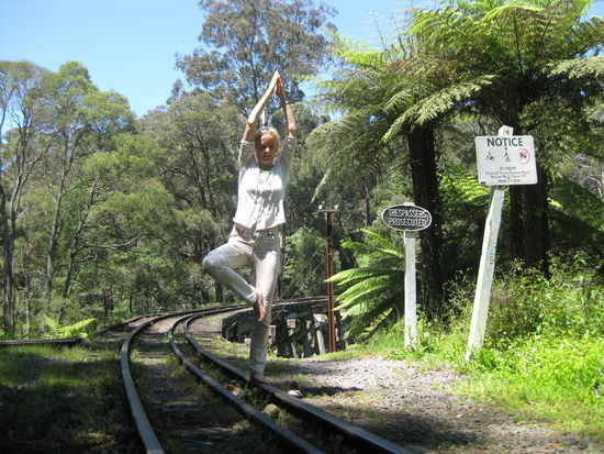 Wir haben dann anschließend auf den Gleisen herumgeturnt.
Es war ja ein traumhaftes Wetter