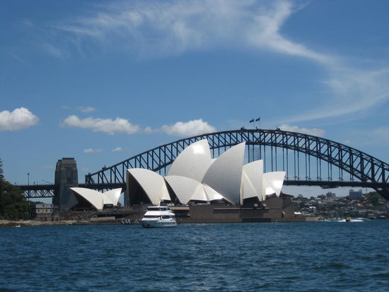Das Opera House mit der Harbour Bridge - die Wahrzeichen von Sydney