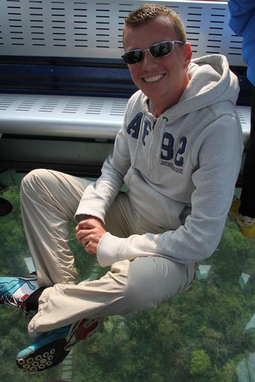 Keine Magie, nur eine Glasbodengondel - sogar mit Höhenangst gut verträglich. Die Gondeln sind übrigens zum Glück kein China-Plagiat, sondern Schweizer Qualitätsarbeit!