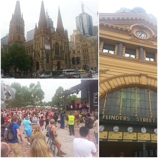 Im Zentrum an der Flinders Street ist immer was los.
