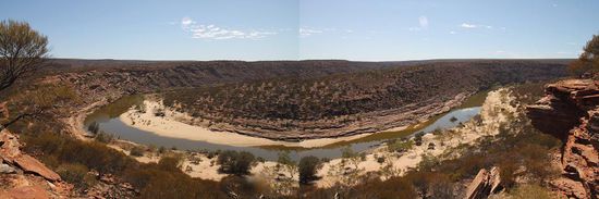 Im Landesinneren hat sich der Murchison River durch das Sandsteinplateau geschnitten und dadurch spektakuläre Schluchten entstehen lassen.