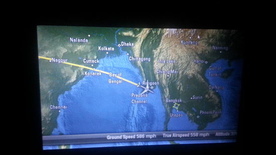 Ein Lob an Quatar Airways, die uns wirklich sehr komfortabel und entspannt nach Bangkok gebracht haben.
Der erste Step nach Doha wurde mit dem "Katastrophenvogel" Dreamliner bedient und man muß sagen...... Supppper!!!
Ausreichend Platz, lecker Essen und extrem leise auf der Reiseflughöhe.