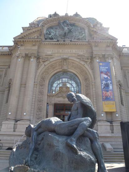 Ein paar schöne Bauten gibt es in Santiago, so auch das Museo de Bellas Artes.