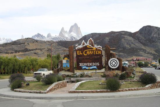 Am Ortsschild wird man schon direkt vom Fitz empfangen - in doppelter Ausfertigung natürlich nur bei gutem Wetter.