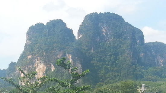 Krabi hat wunderschöne Kalksteinfelsen