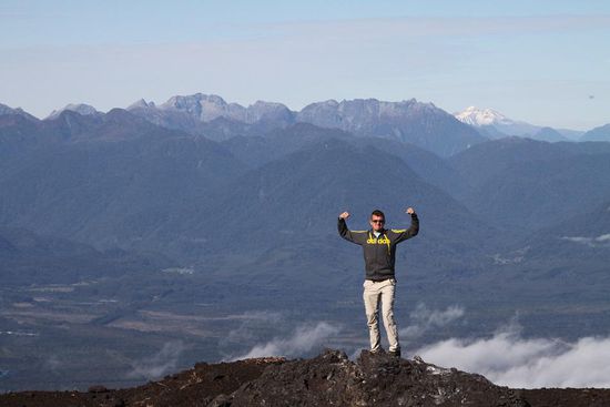 Geschafft!!!!
Mit dem Auto den Berg nuff gefahre, ausgestiegen, auf den kleinen Felsen geklettert und das alles ohne zu schwitzen!!!!!!