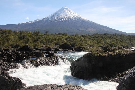 Bilderbuch-Vulkan vor Bilderbuch-Kulisse... 