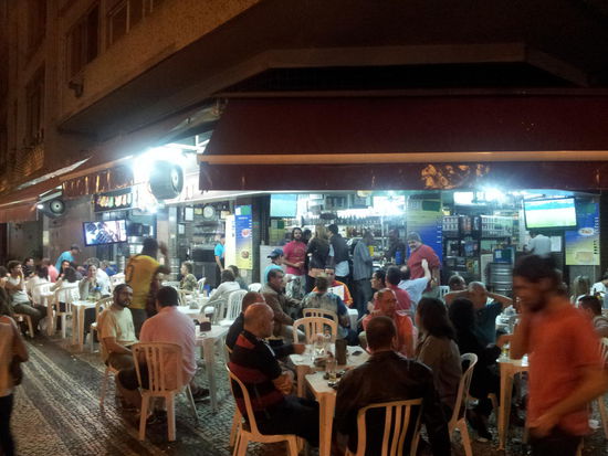 Typische "Choperia"
Unser "Dax", also liebgewonnene Stammkneipe und gleichzeiges Suchbild nach einer zufriedenen Anni