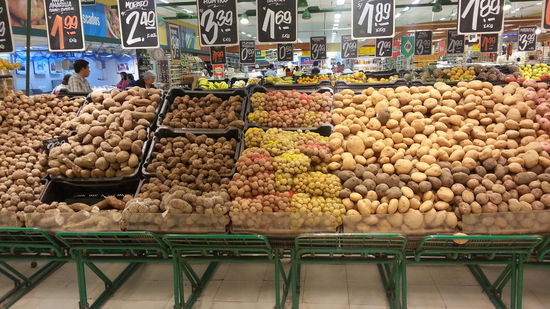 Ein kleiner Ausschnitt der Kartoffel-Lecker-Schmecker-Ecke im Supermarkt