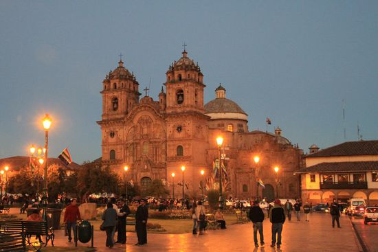 Und während langsam die Nacht herein bricht und der Stadt eine ganz besondere Atmosphäre einhaucht, träumen wir schon von unserem nächsten Abenteuer, das uns in die versunkene Welt der Inkas führen wird...