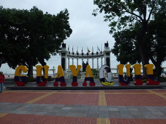 Der Malecón ist die Flaniermeile am Ufer des Rio Guaya. Wir vermissten ein paar Restaurants und Cafés, ist wohl wirklich nur zum Flanieren und nicht zum Verweilen gedacht.