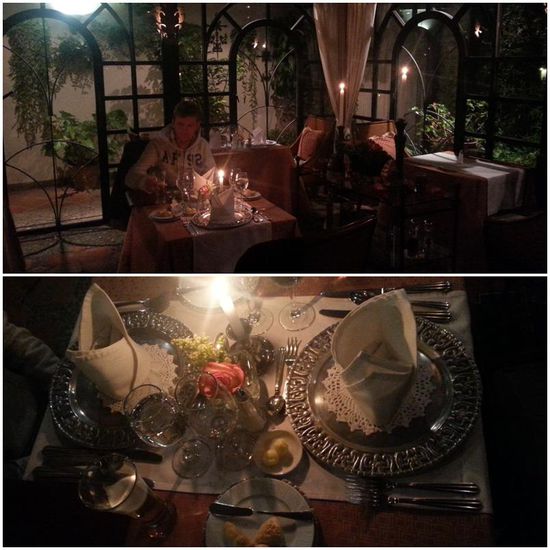 Edles Ambiente in verranstem Pulli
Das Essen, lecker und...
... überschaubar... 