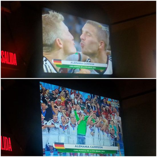 Geschafft!
Da haben wir uns ein Küsschen verdient... 