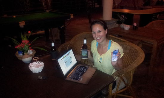 Die weitere Planung wird vorangetrieben. 
Dank modernster Technik und Singha Bier absolut kein Problem!
Ganz ehrlich:
Sabbatical? ! Diese Gefühl hat sich bei uns noch gar nicht eingenistet. 
Es fühlt sich alles noch nach einem ganz normalen Urlaub an.....
Aber morgen geht es nach Malaysia,  für uns unbekannt und somit sehr spannend!